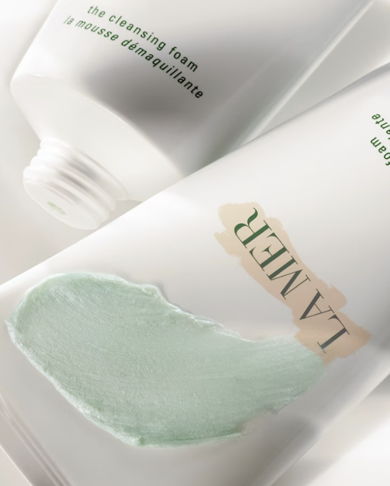 THE ESSENCE FOAMING CLEANSER